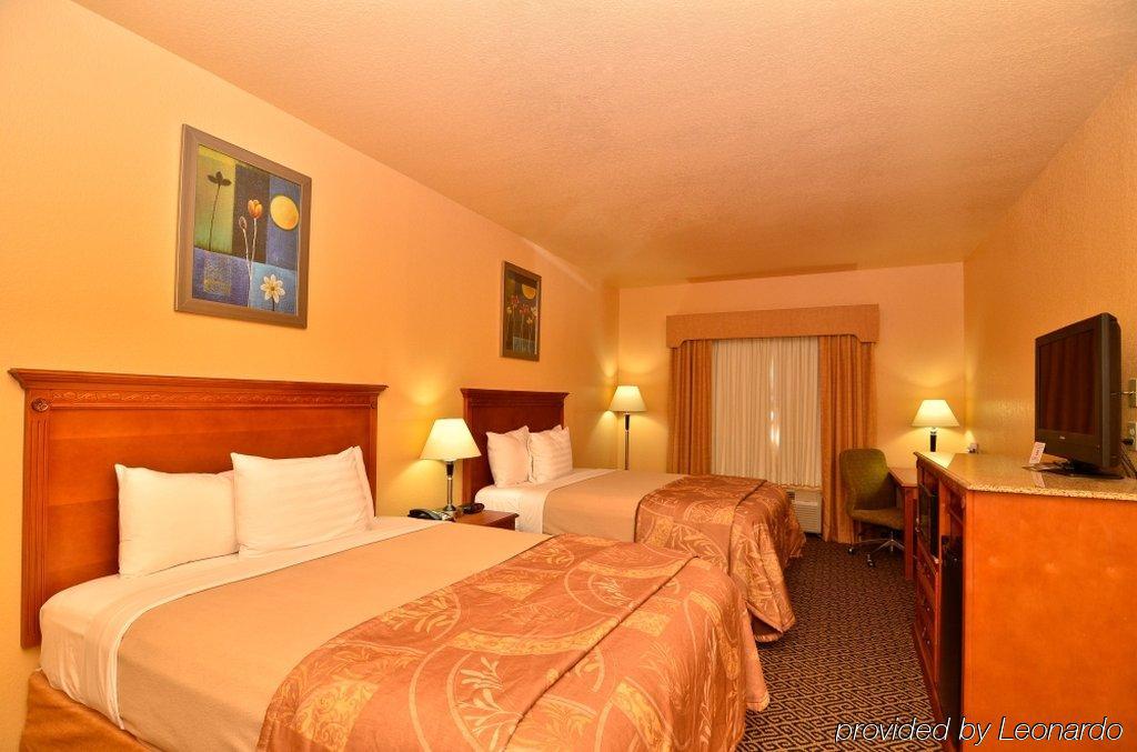 Best Western Broken Bow Hotel & Suites Room photo