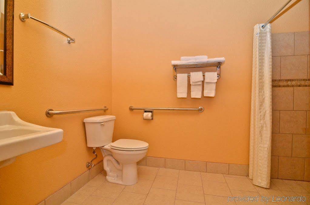 Best Western Broken Bow Hotel & Suites Room photo